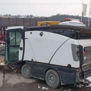 foto 4t/1.8m3 sweeper Johnston GOOD CONDITION